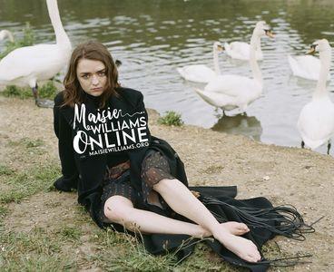 Maisie Williams photo 809