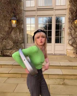 Maisie Williams photo 990
