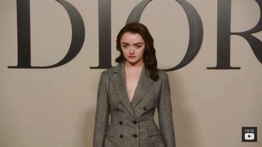 Maisie Williams photo 999