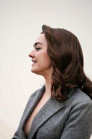 Maisie Williams photo 1004
