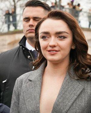 Maisie Williams photo 1008