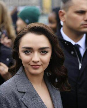 Maisie Williams photo 1010