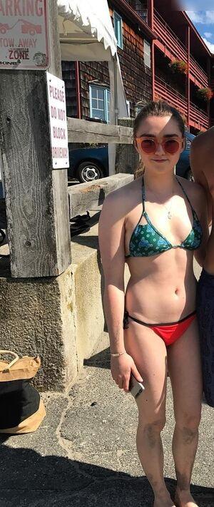 Maisie Williams photo 1225