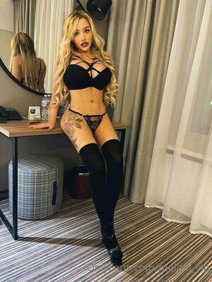 Melani VIP photo 15