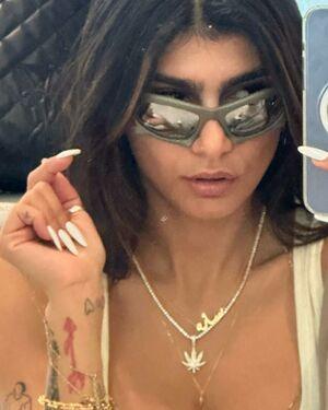 Mia Khalifa photo 975