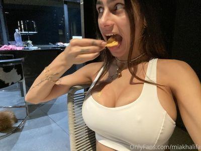 Mia Khalifa photo 1437