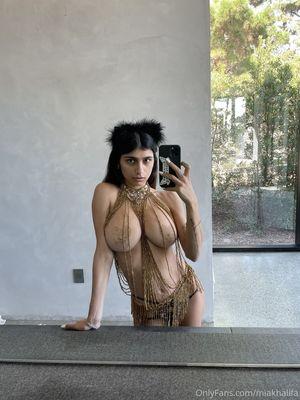 Mia Khalifa photo 1800