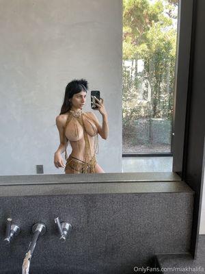Mia Khalifa photo 1802