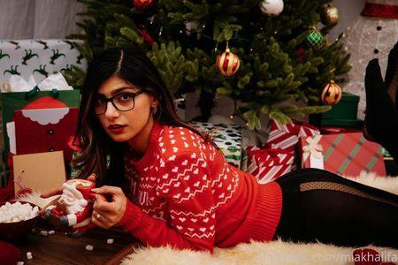 Mia Khalifa photo 1950