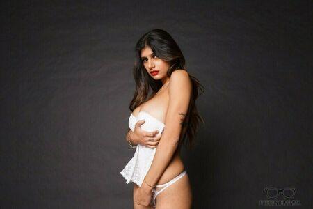Mia Khalifa photo 2184