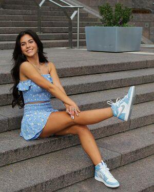 Mia Sweitzer photo 3