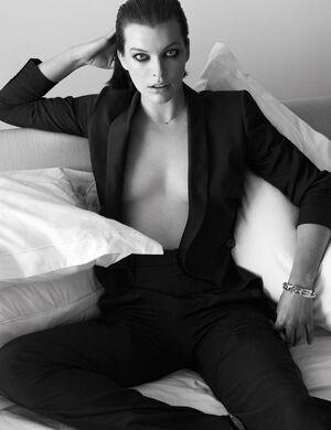 Milla Jovovich photo 18
