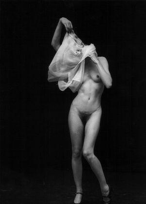 Milla Jovovich photo 28