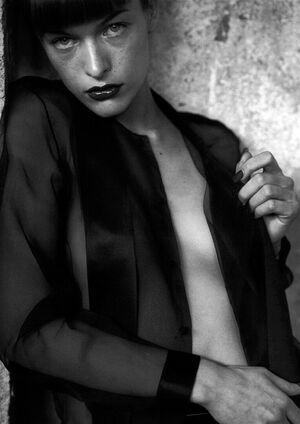 Milla Jovovich photo 31