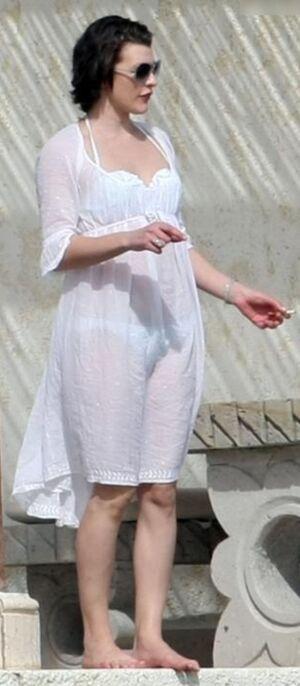 Milla Jovovich photo 384