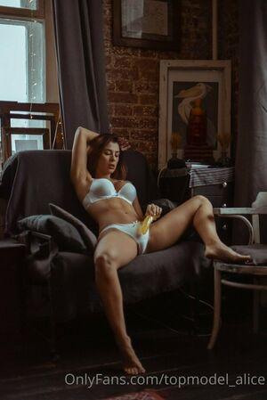Model Alice photo 13