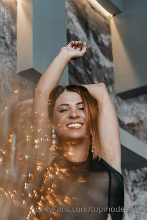 Model Alice photo 14
