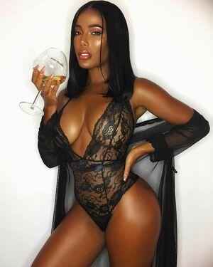 Monifa Jansen photo 34