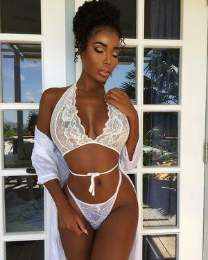 Monifa Jansen photo 74