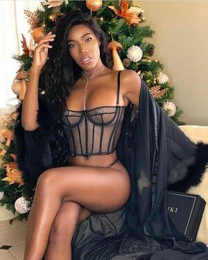 Monifa Jansen photo 88