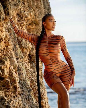 Monifa Jansen photo 114