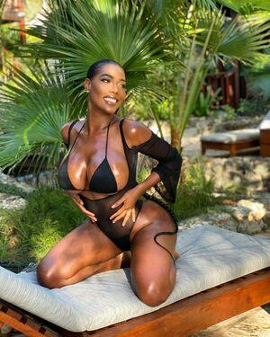 Monifa Jansen photo 128
