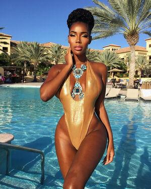 Monifa Jansen photo 154
