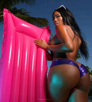 Monifa Jansen photo 160