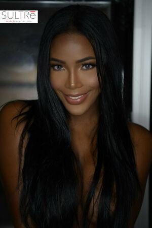 Monifa Jansen photo 189