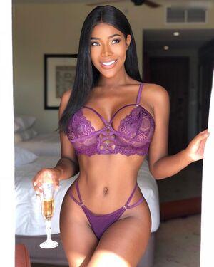 Monifa Jansen photo 256
