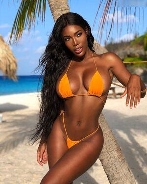 Monifa Jansen photo 261