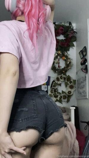 moonzycat photo 8