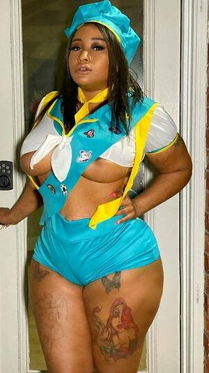 MsNikiarenee photo 1