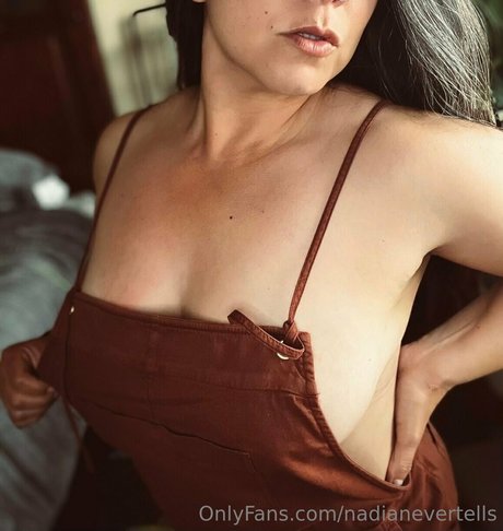 Nadianevertells photo 16