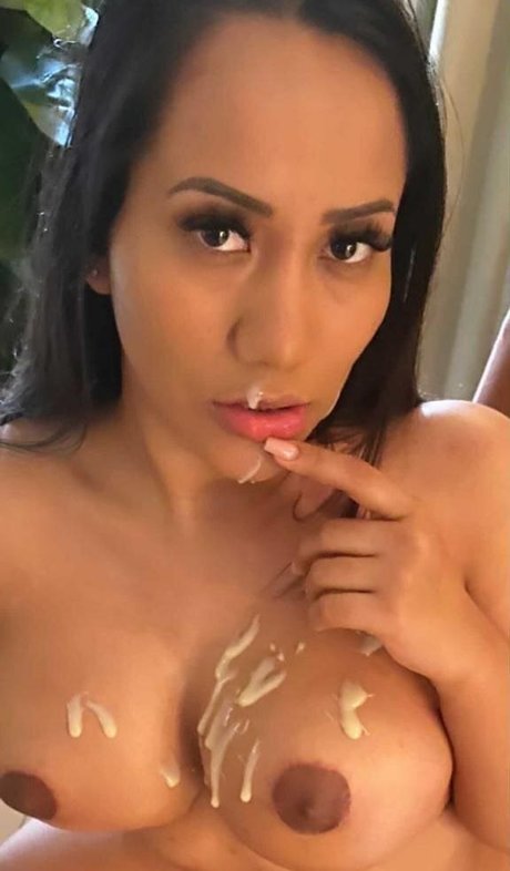 Nadine Borges photo 35