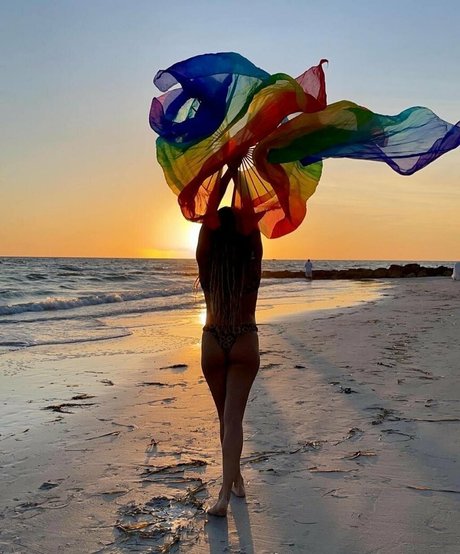 Naomiswann photo 118