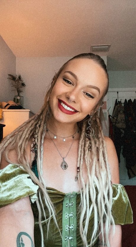 Naomiswann photo 142