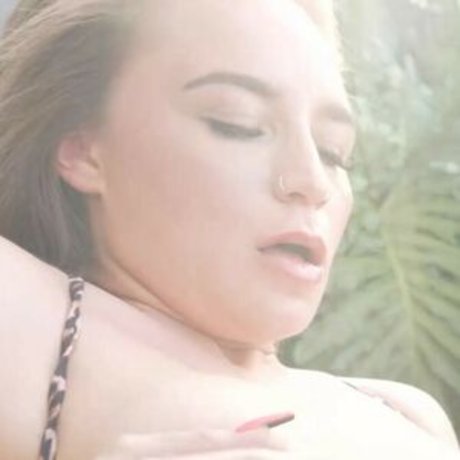 Natalie Brooke photo 7