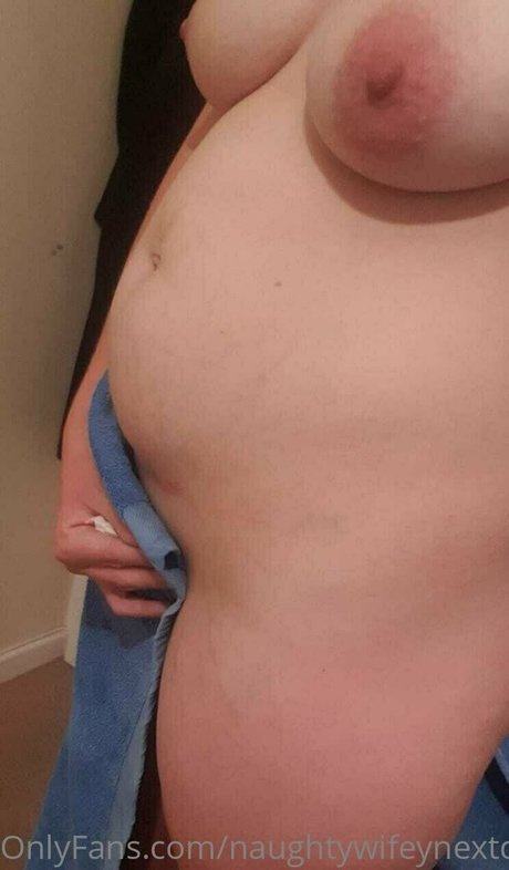 Naughtywifeynextdoor photo 18