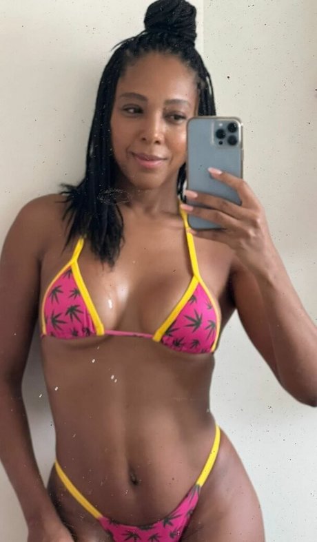 Negra Li photo 19