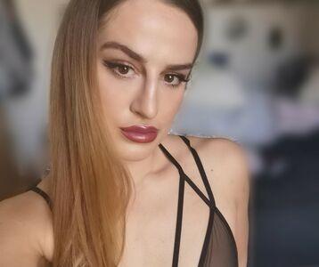 Nelly Van Der Woodsen photo 44