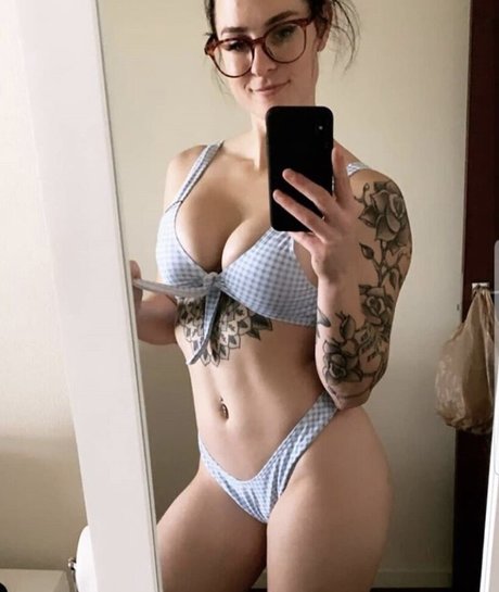 Nerdypeachbabe photo 14