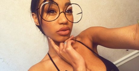 Nia Simone photo 4