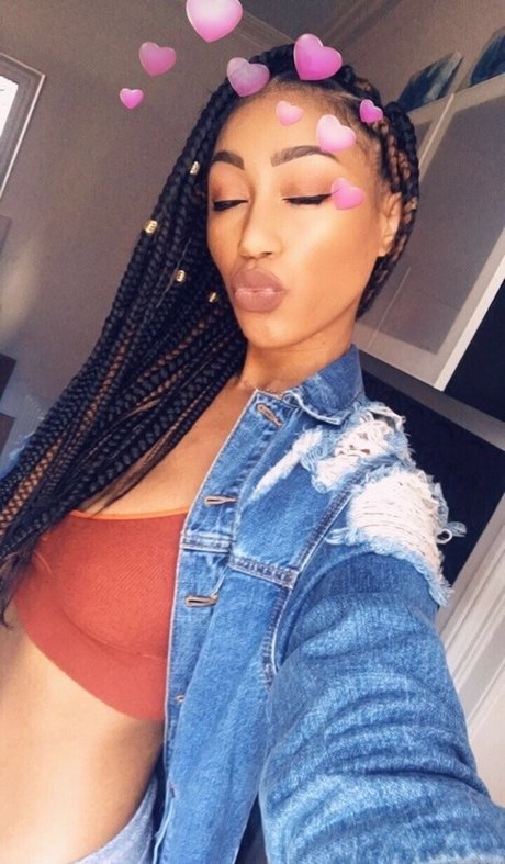 Nia Simone photo 6