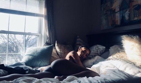 Nia Simone photo 10