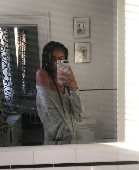 Nia Simone photo 11