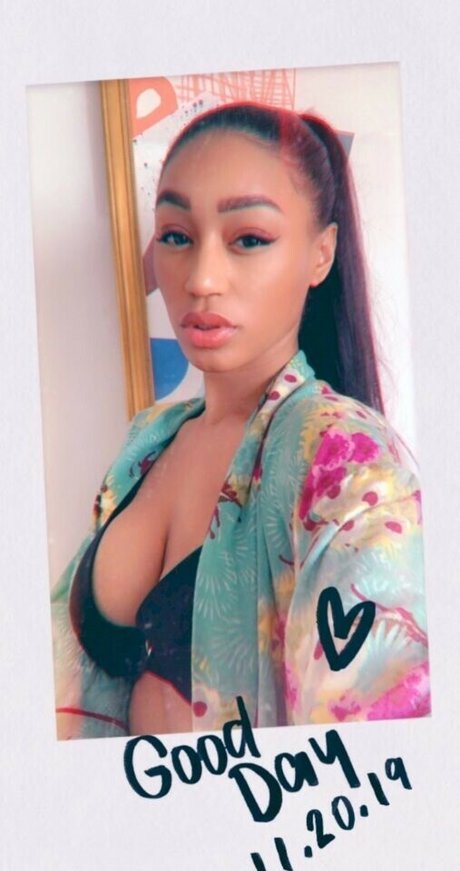 Nia Simone photo 15