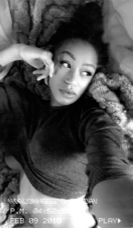 Nia Simone photo 16