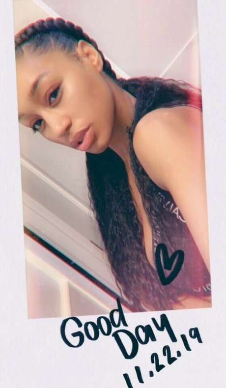 Nia Simone photo 18