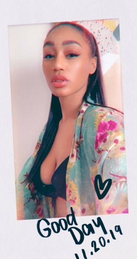 Nia Simone photo 19